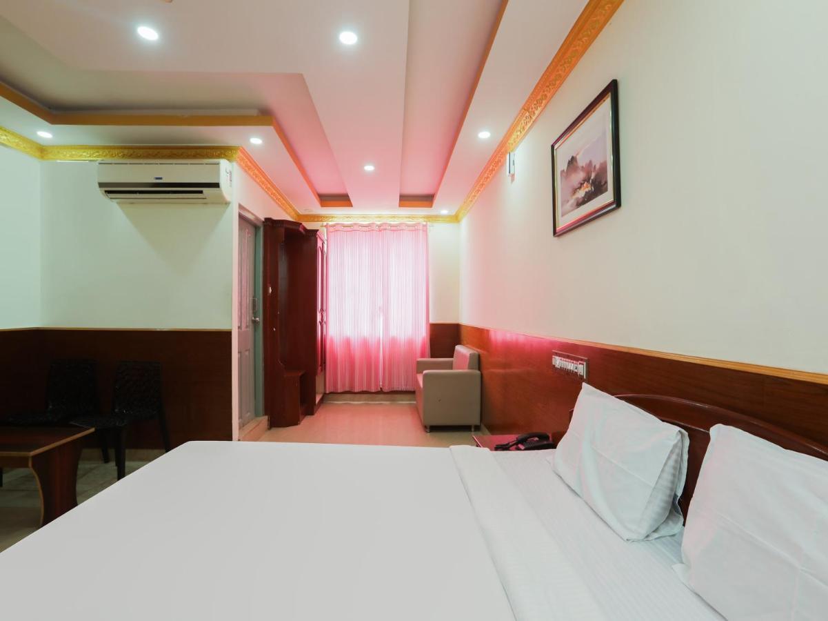 Capital O 84002 Hotel Top In Town President Kushālnagar Esterno foto